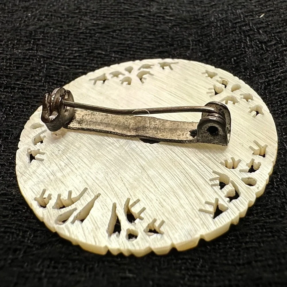 Carved Rose Mother of Pearl Shell‎ Brooch White Excellent Delicate Filigree